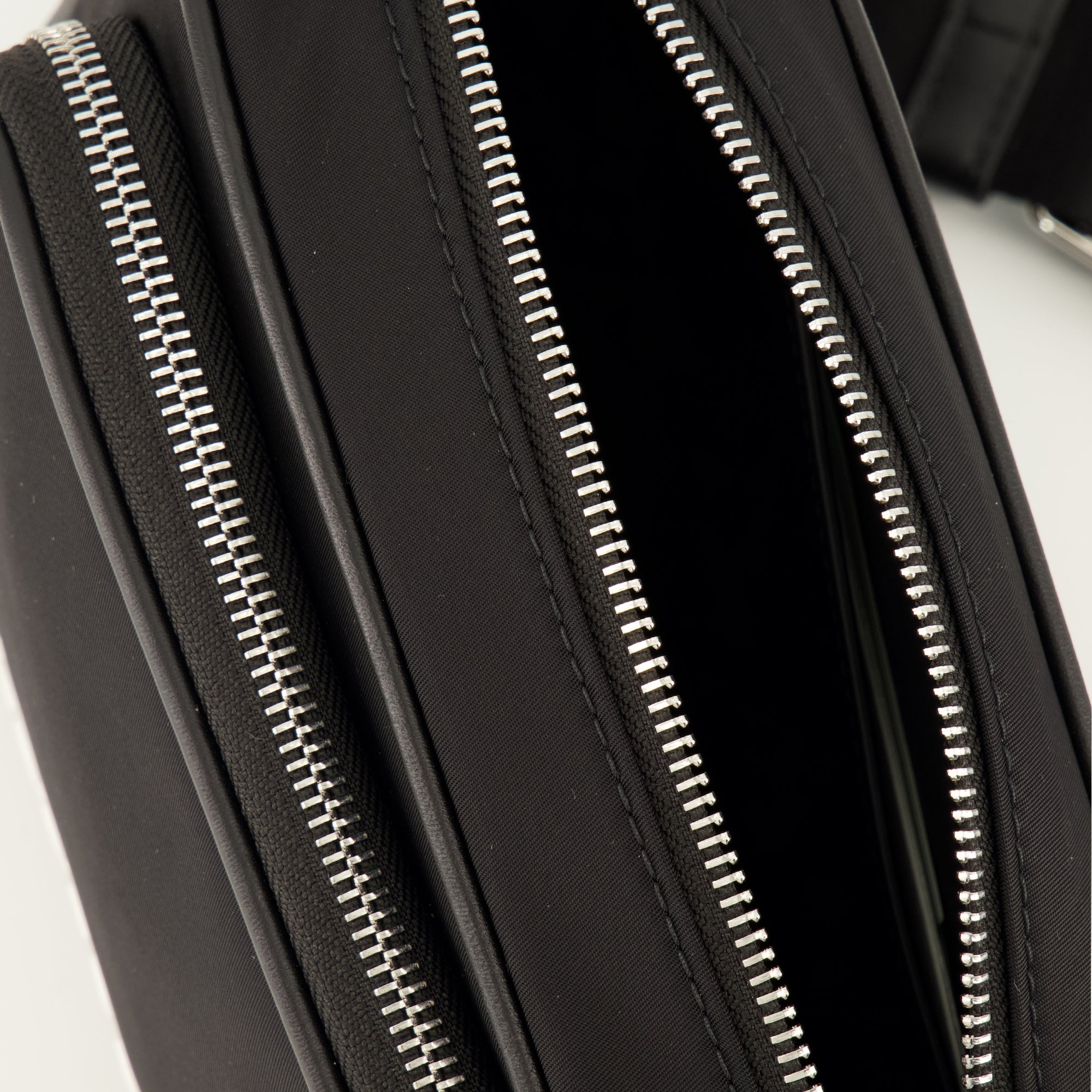 Sacs bandoulière Borsa Paddy Nera in Nylon Burberry Noir Homme