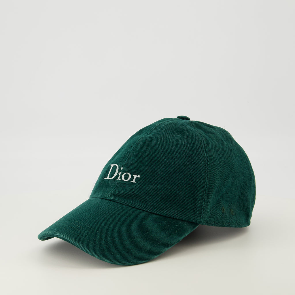 Image de l'article Casquette brodée verte de la marque Dior pour Homme - Saison Printemps-Été 2026 - Vue de Dos