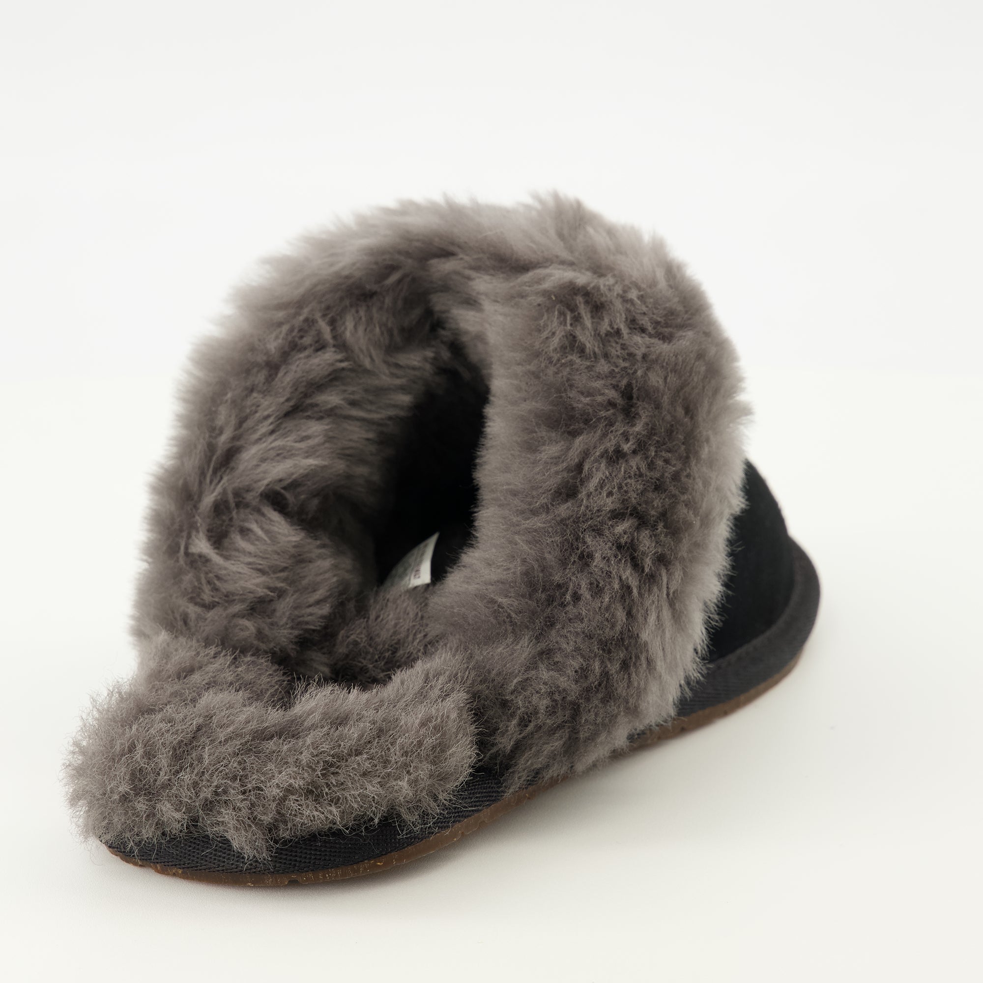 Image de l'article Chaussons Scuffette II noir de la marque Ugg pour Unisex - Saison Printemps-Été 2026 - Vue détaillée_2