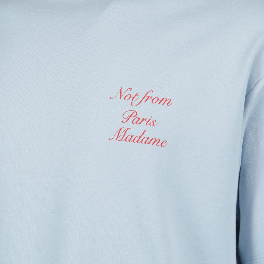 Immagine dell'articolo Maglietta blu con slogan in calligrafia del marchio Drole De Monsieur per Uomo - Stagione Primavera-Estate 2026 - Vista Dettagliata_1
