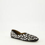 Imagen de las ballerinas Jane de ante negro de la marca Khaite para mujer - Temporada Primavera-Verano 2026 - Vista tres cuartos delantera derecha