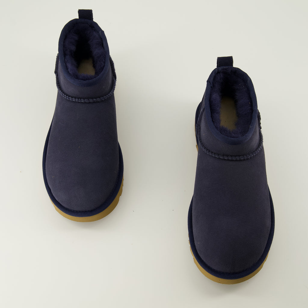 Immagine degli Stivaletti Classic Ultra Mini II blu navy di Ugg per Donna - Stagione Primavera-Estate 2026 - Vista aerea della coppia di scarpe