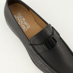 Bild der schwarzen Lederloafers von Ferragamo für Herren - Frühjahr-Sommer 2026 - Detaillierte Draufsicht