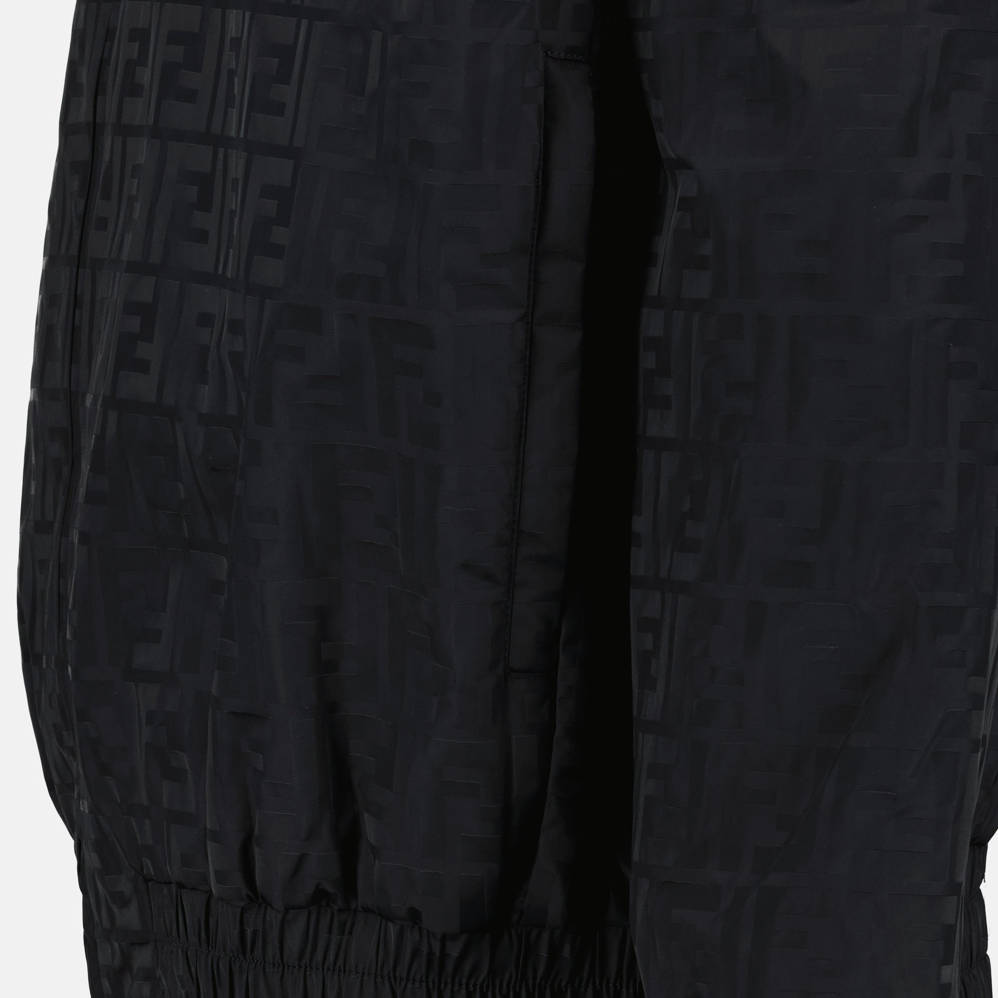 Image de l'article Bomber en nylon de la marque Fendi pour Homme - Saison Automne-Hiver 2025 - Vue détaillée_2