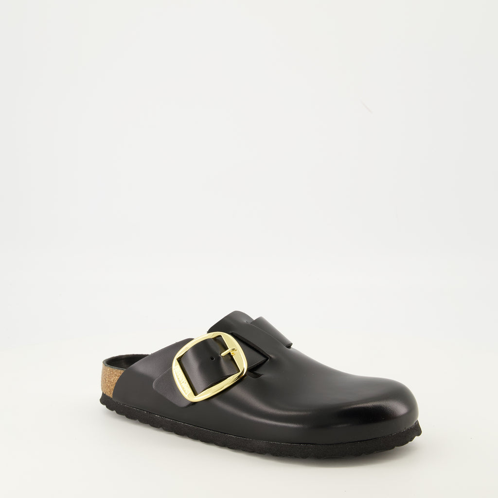 Image de l'article Mules Boston Big Buckle de la marque Birkenstock pour Femme - Saison Automne-Hiver 2025 - Vue trois quarts avant droite