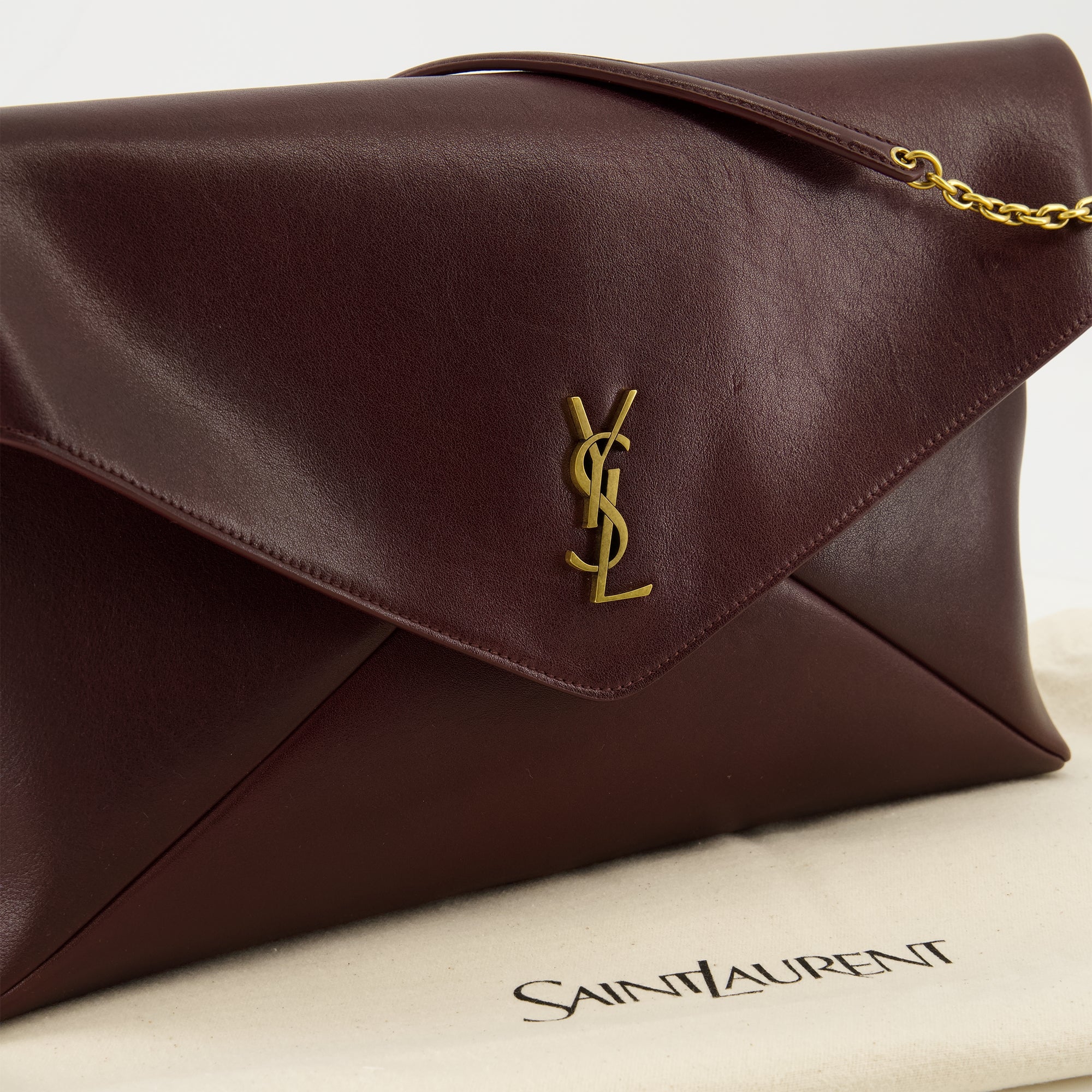 Image de l'article Pochette Cassandre bordeaux de la marque Saint Laurent pour Femme - Saison Printemps-Été 2026 - Vue détaillée_3