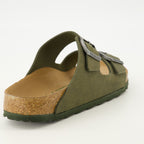 Immagine delle sandali Arizona del marchio Birkenstock per uomo - Stagione Autunno-Inverno 2025 - Vista dettagliata dall'alto