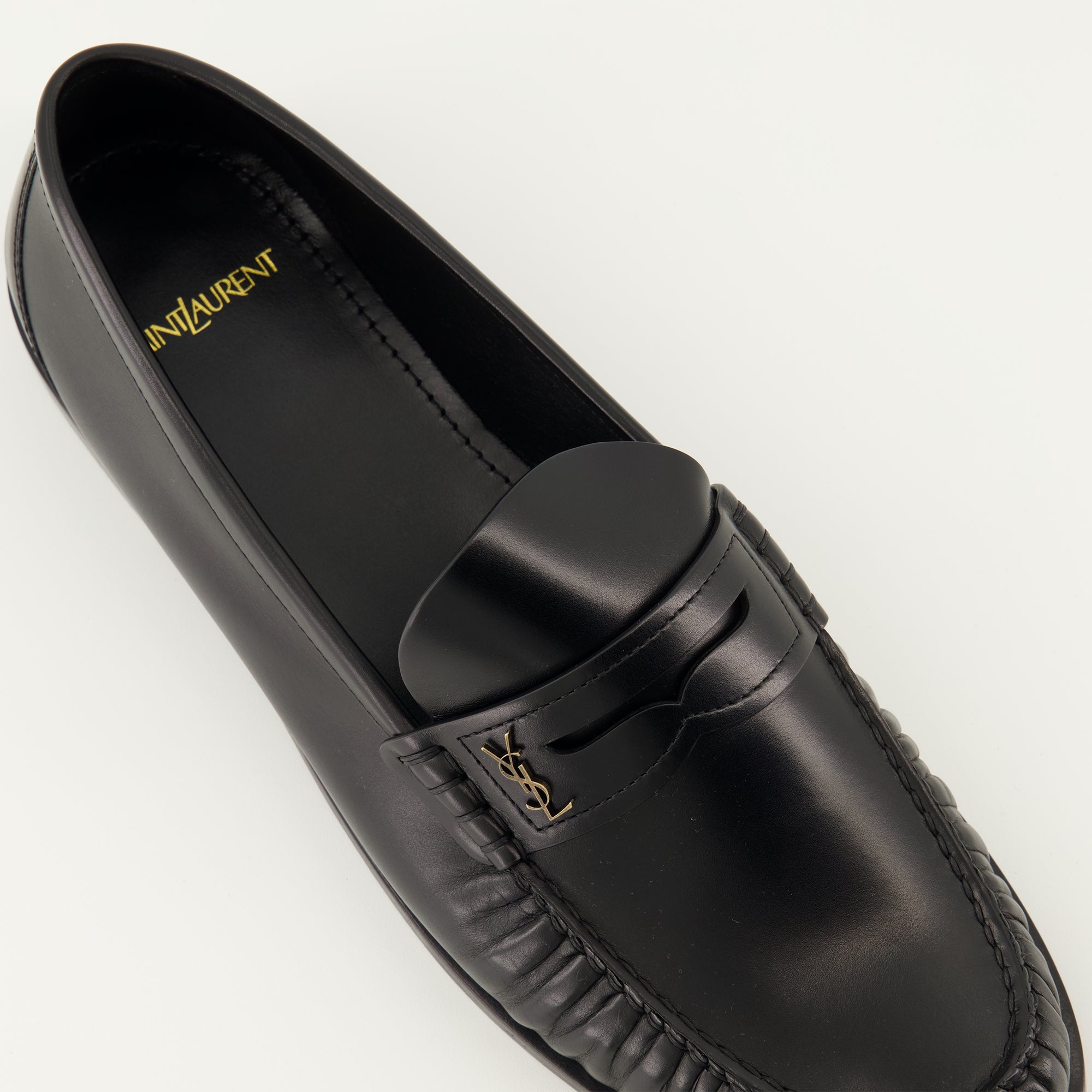 Image de l'article Mocassins Laurent de la marque Saint Laurent pour Homme - Saison Automne-Hiver 2025 - Vue détaillée de haut