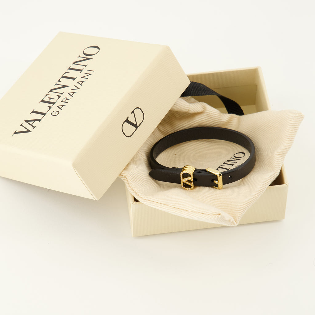 Imagen del brazalete Vlogo de cuero negro de la marca Valentino Garavani para mujer - Temporada Otoño-Invierno 2025 - Vista Detallada 3