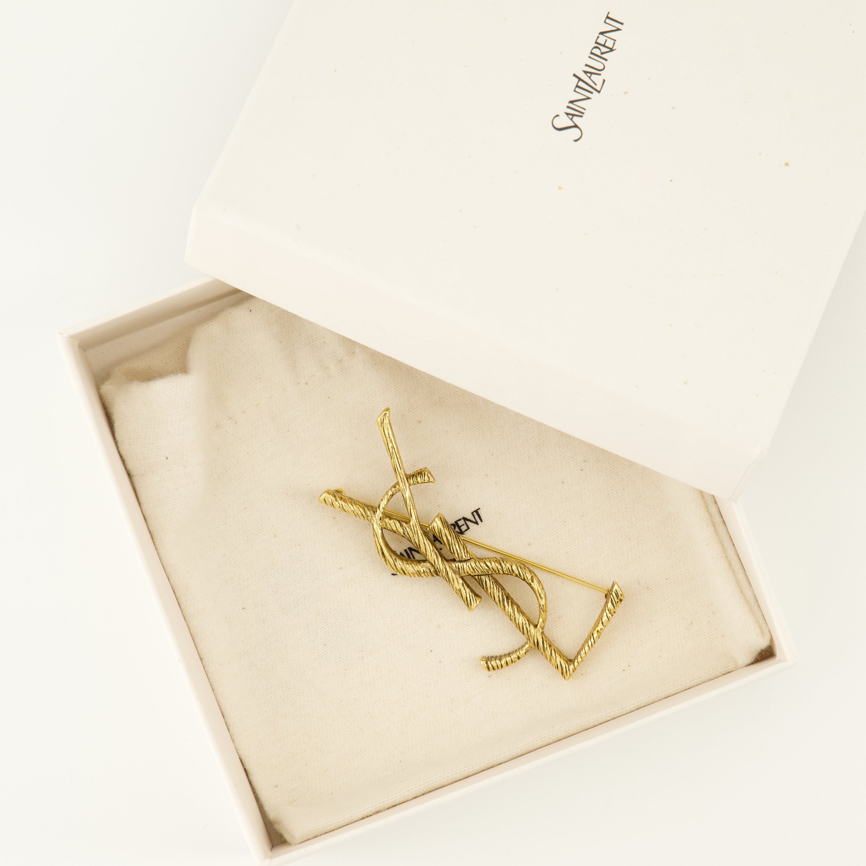 Bijoux Broche Cassandre doré en laiton Saint Laurent Doré Femme