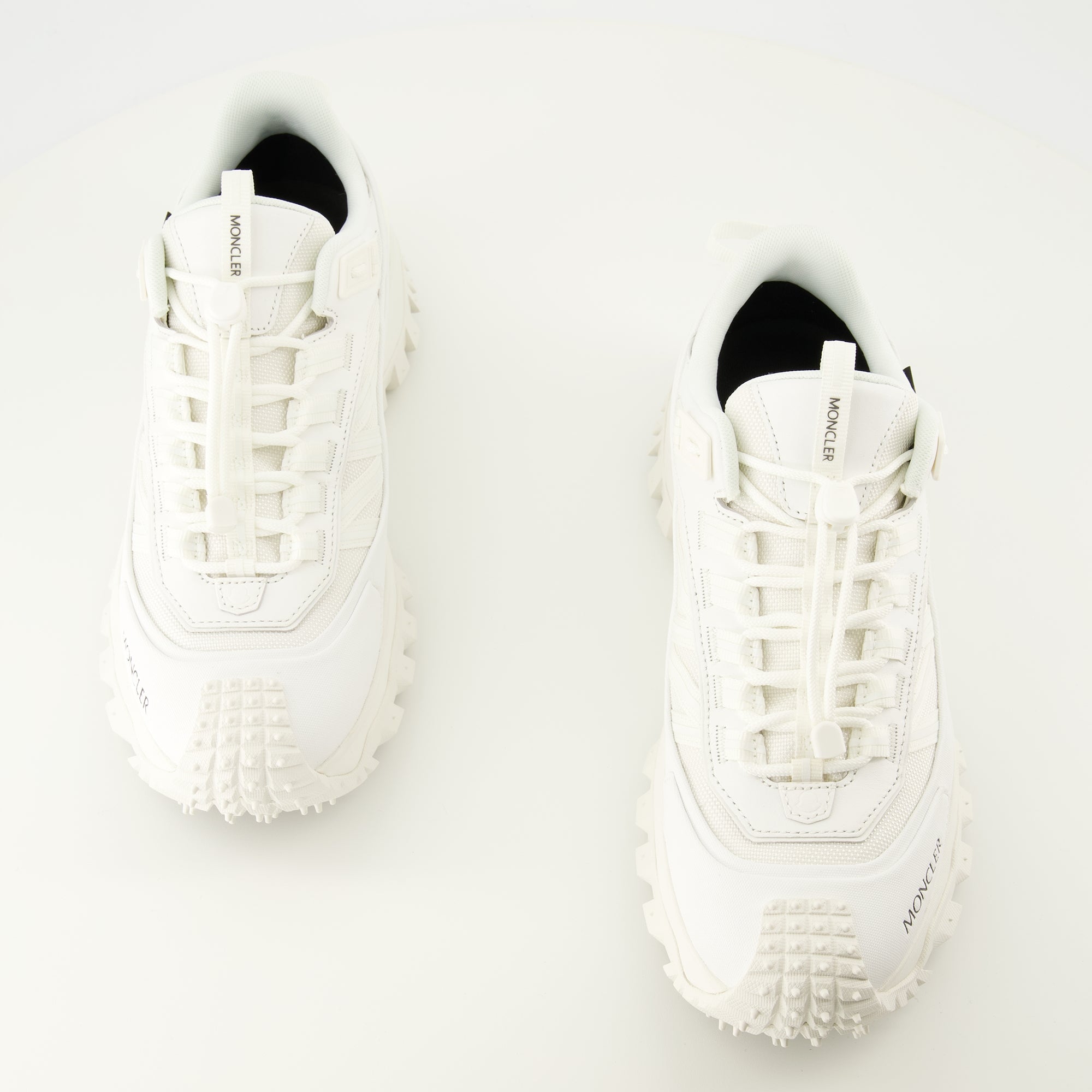 Image de l'article Baskets Trailgrip GTX blanc de la marque Moncler pour Homme - Saison Printemps-Été 2026 - Vue de dessus paire de chaussure