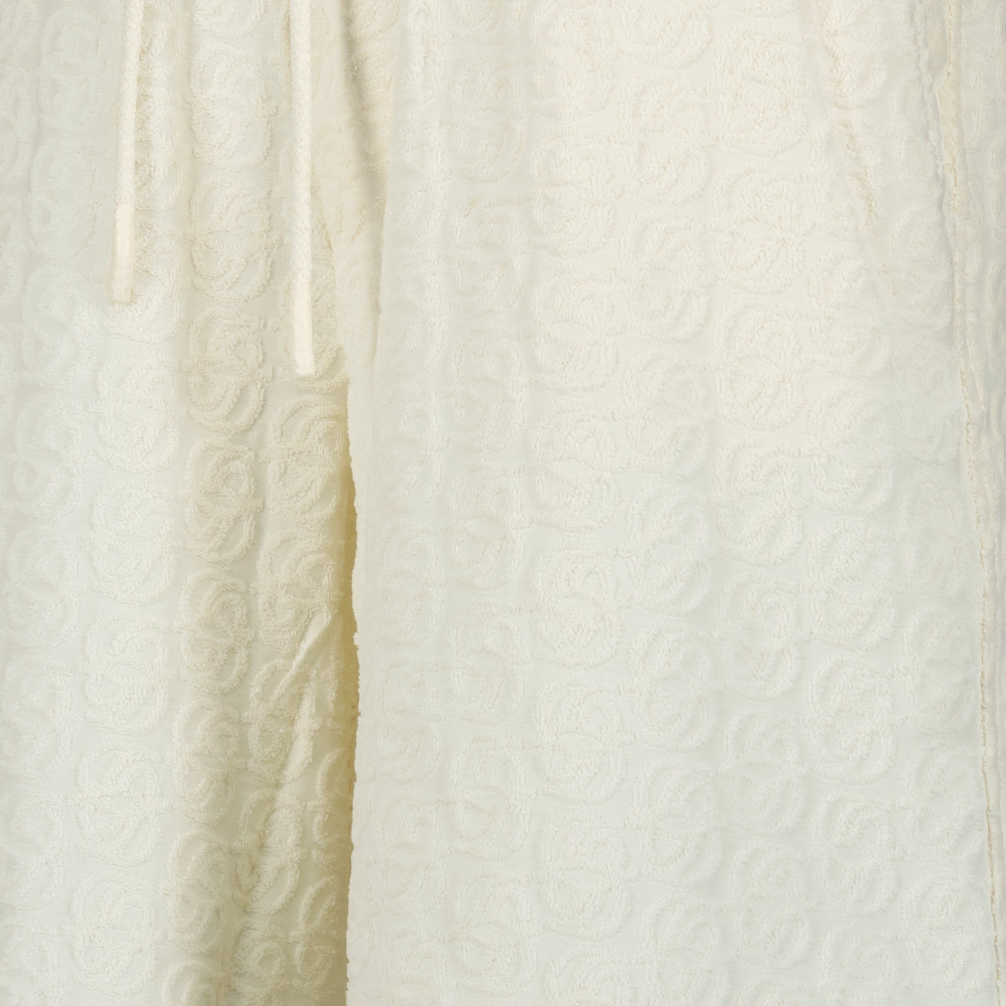 Imagem do short monograma branco da marca Drole De Monsieur para Homem - Temporada Primavera-Verão 2026 - Vista Detalhada 1
