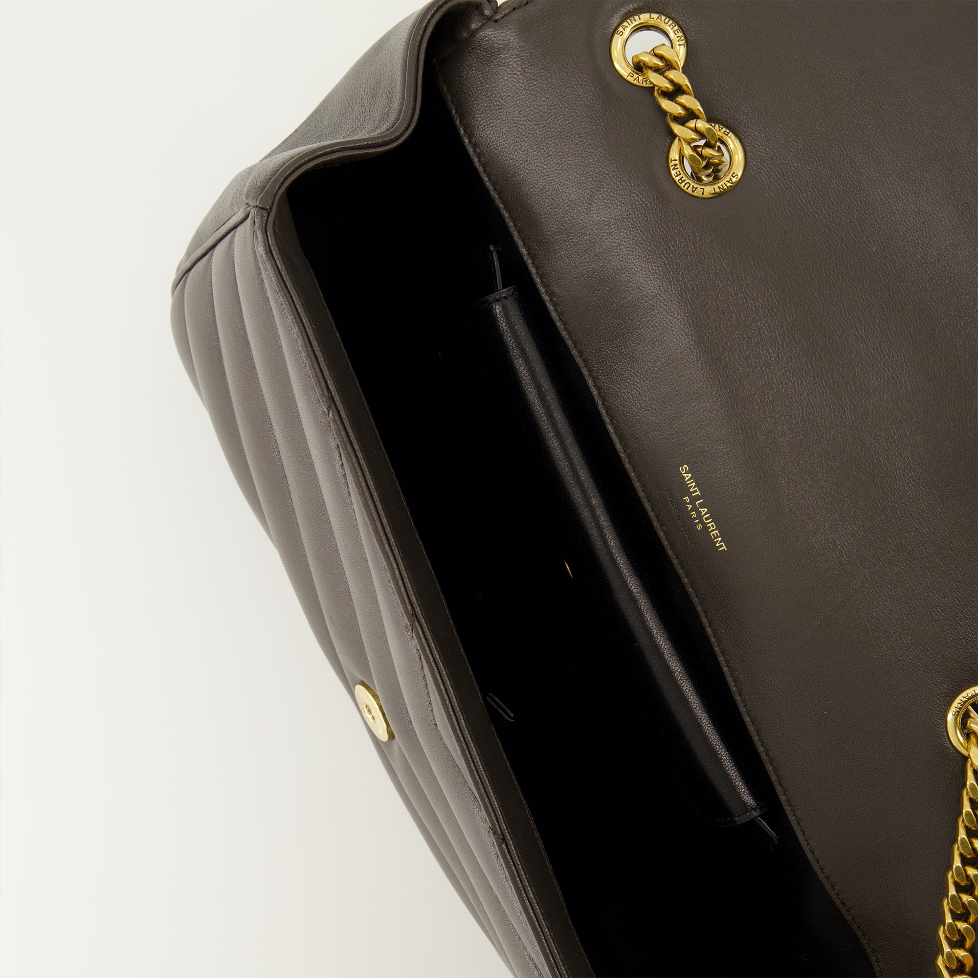 Image of the Medium Brown Loulou Bag by Saint Laurent for Women - Autumn-Winter 2025 - Detailed View_3