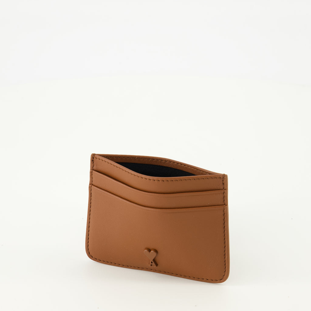 AMI PARISブランドのユニセックス用ブラウンハートカードホルダーの画像 - 2026年春夏シーズン - 詳細ビュー_2