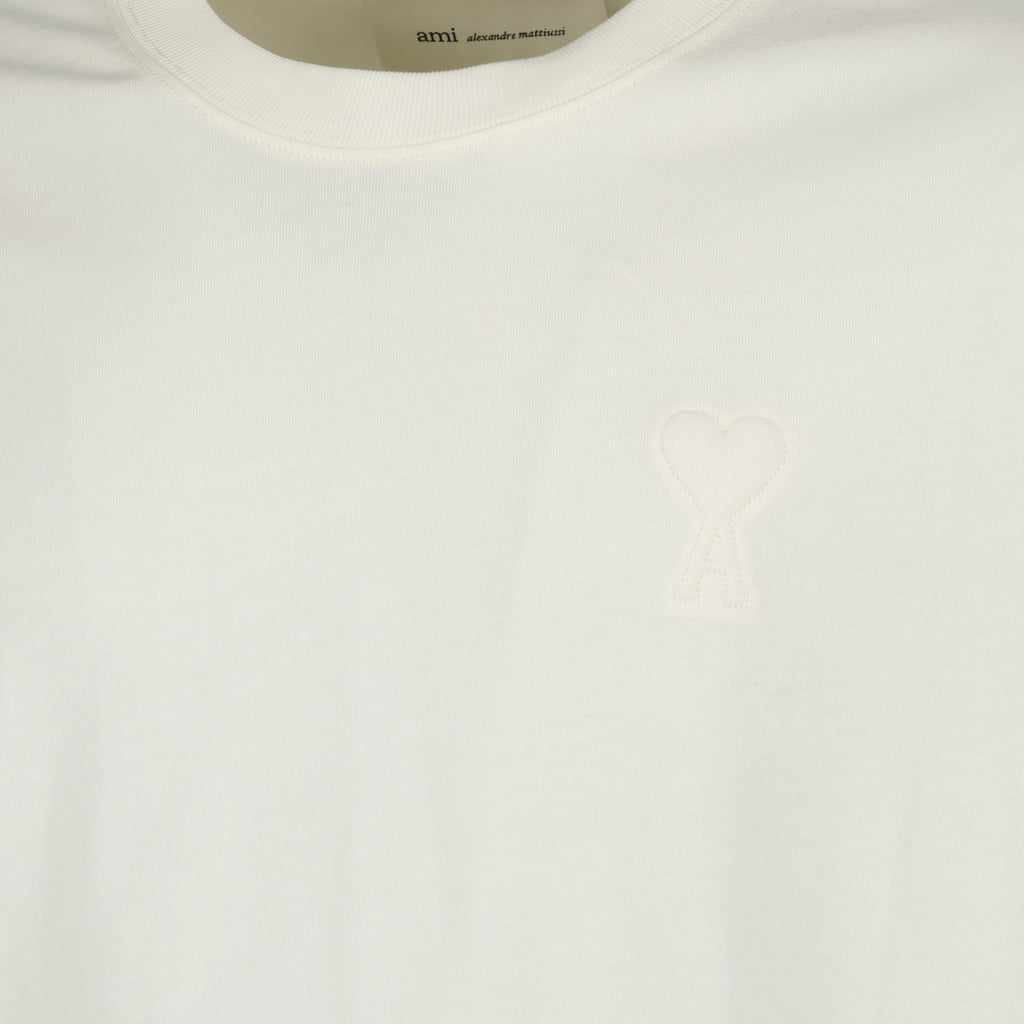 Imagen de la camiseta de algodón blanco de la marca Ami PARIS para Unisex - Temporada Primavera-Verano 2026 - Vista Detallada_1