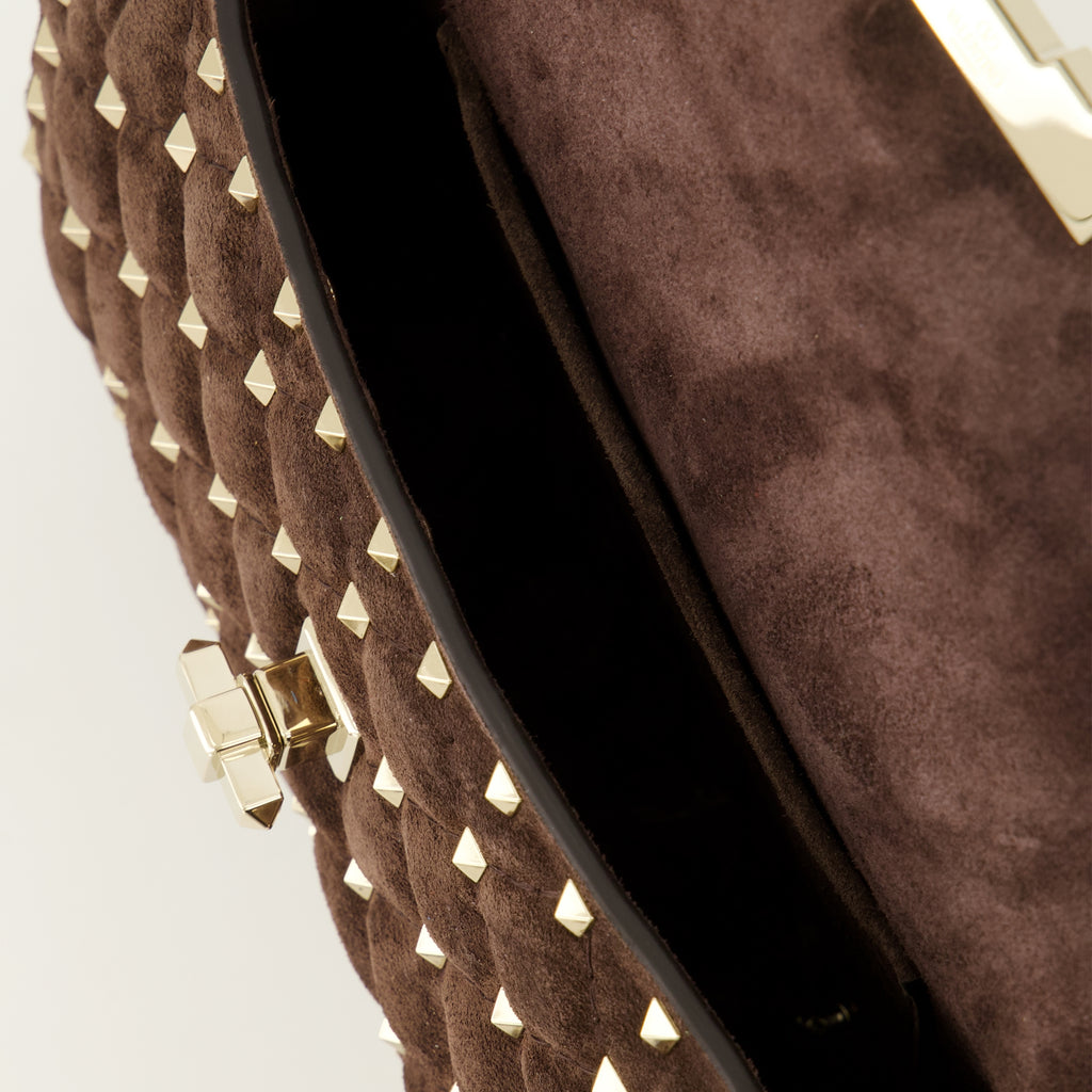 Sacs à main et épaule Rockstud Spike Small Suede Bag in Brown Valentino Garavani Marron Femme