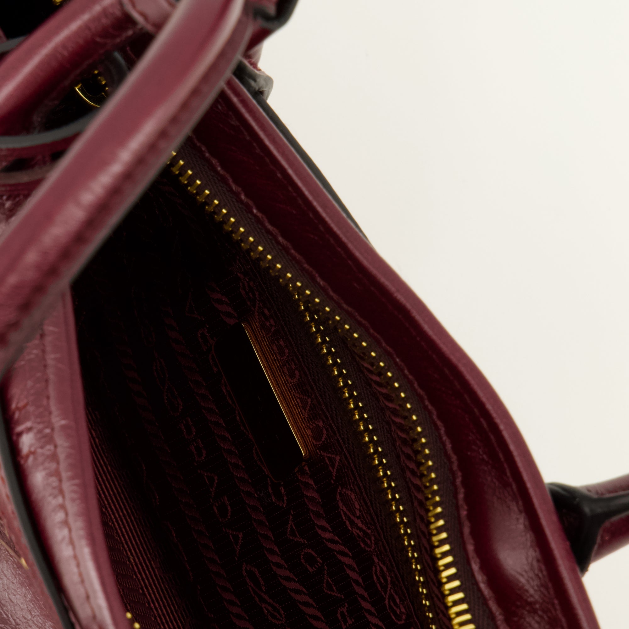 Sacs à main et épaule Mini Bonnie Leather Bag in Burgundy Prada Bordeaux Femme