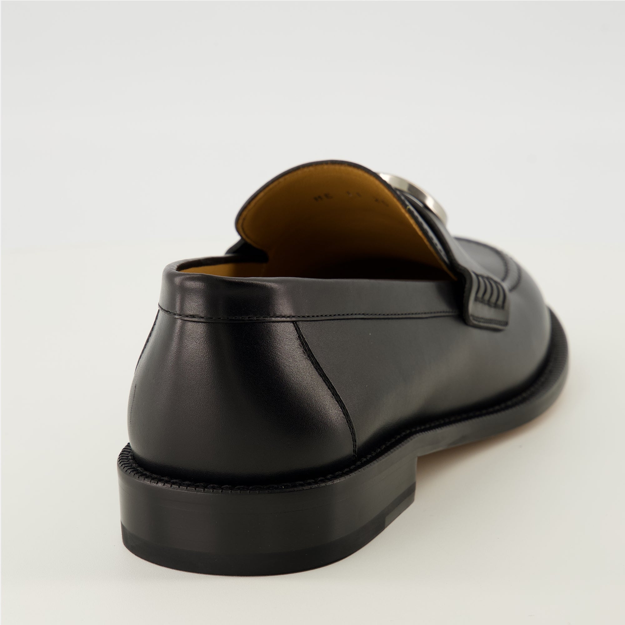 Image de l'article Moccassins Archie noir de la marque Dior pour Homme - Saison Printemps-Été 2026 - Vue arrière
