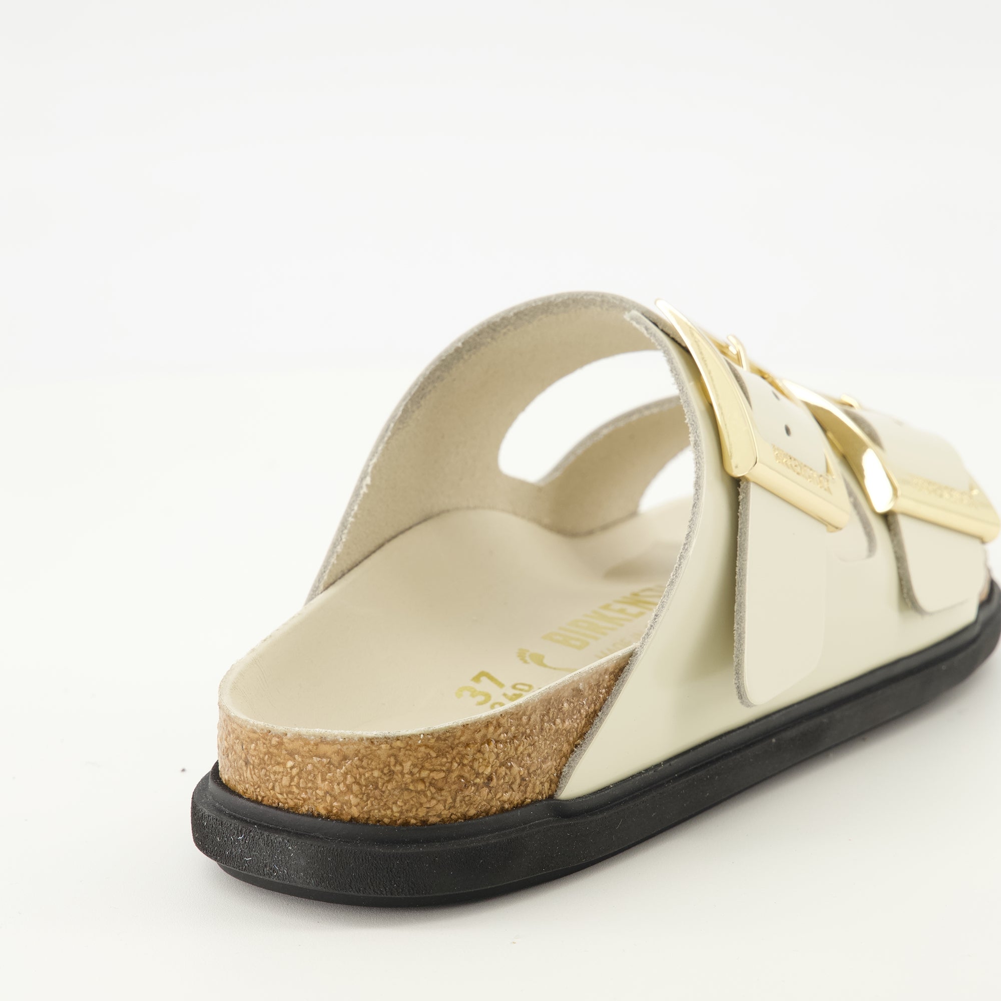 Image de l'article Sandales Arizona en cuir verni blanc de la marque Birkenstock pour Femme - Saison Printemps-Été 2026 - Vue arrière
