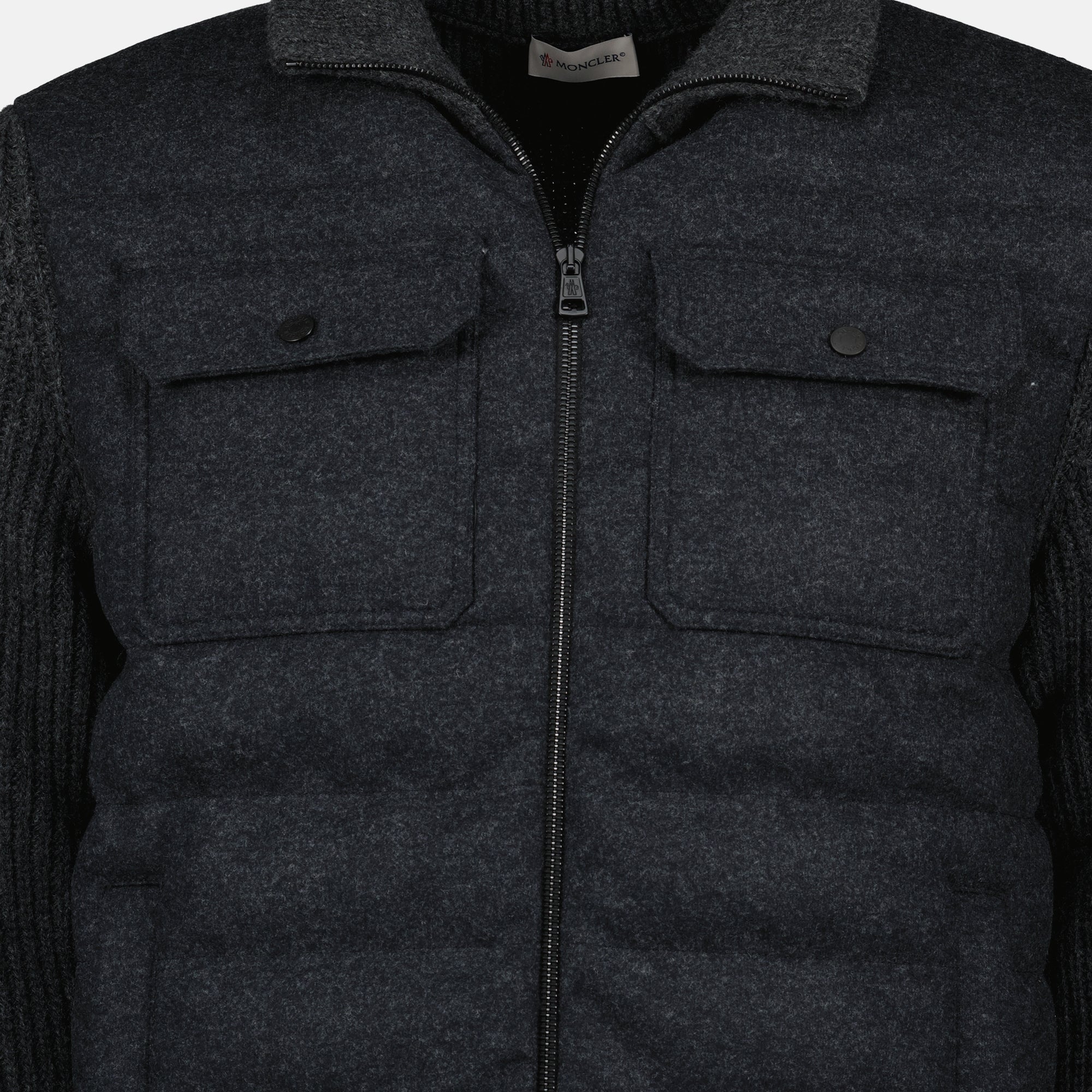 Image de l'article Cardigan zippé matelassé en laine gris de la marque Moncler pour Homme - Saison Automne-Hiver 2025 - Vue détaillée_2