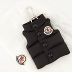 Imagem do porta-chaves colete da marca Moncler para homem - Temporada Outono-Inverno 2025 - Vista Detalhada_2