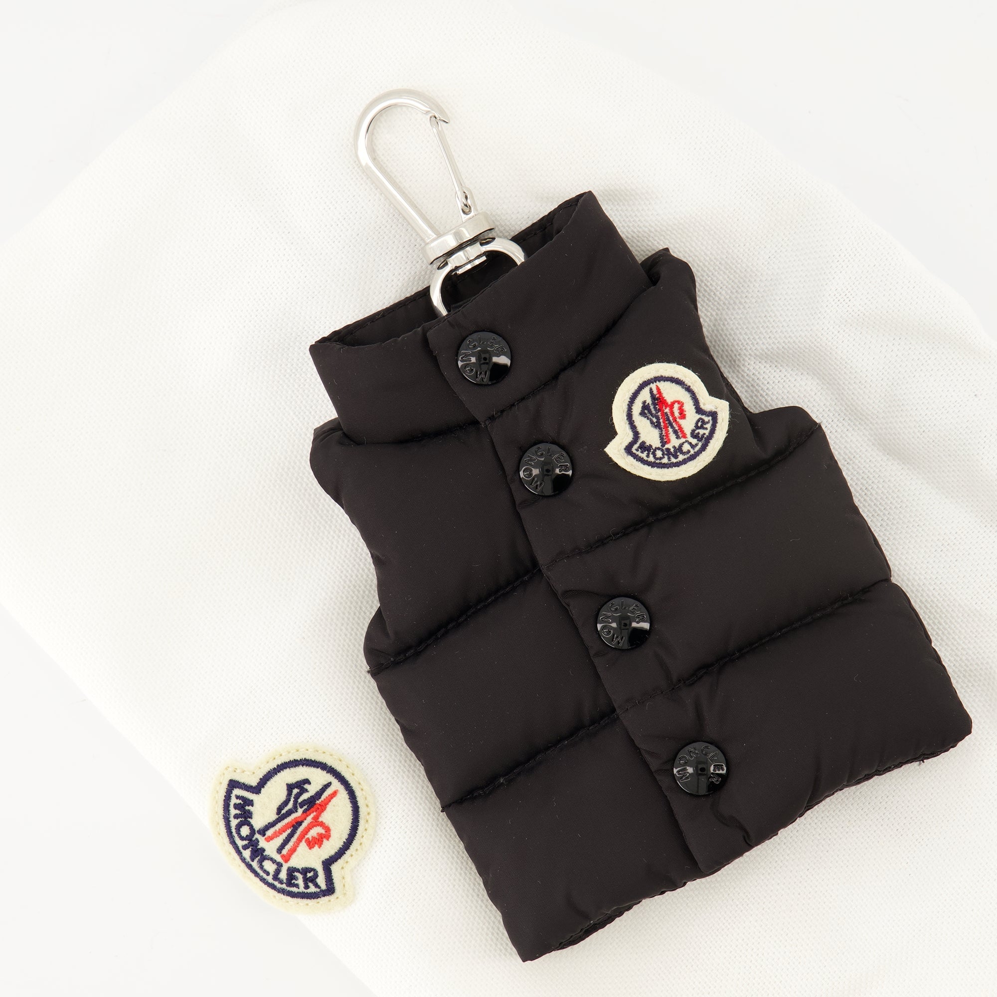 Image of the Moncler brand men's gilet keychain - Autumn-Winter 2025 season - Detailed view_2