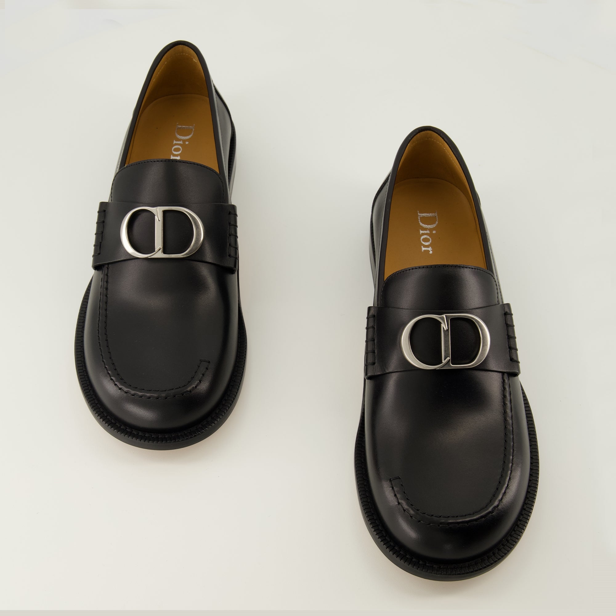 Image de l'article Moccassins Archie noir de la marque Dior pour Homme - Saison Printemps-Été 2026 - Vue de dessus paire de chaussure