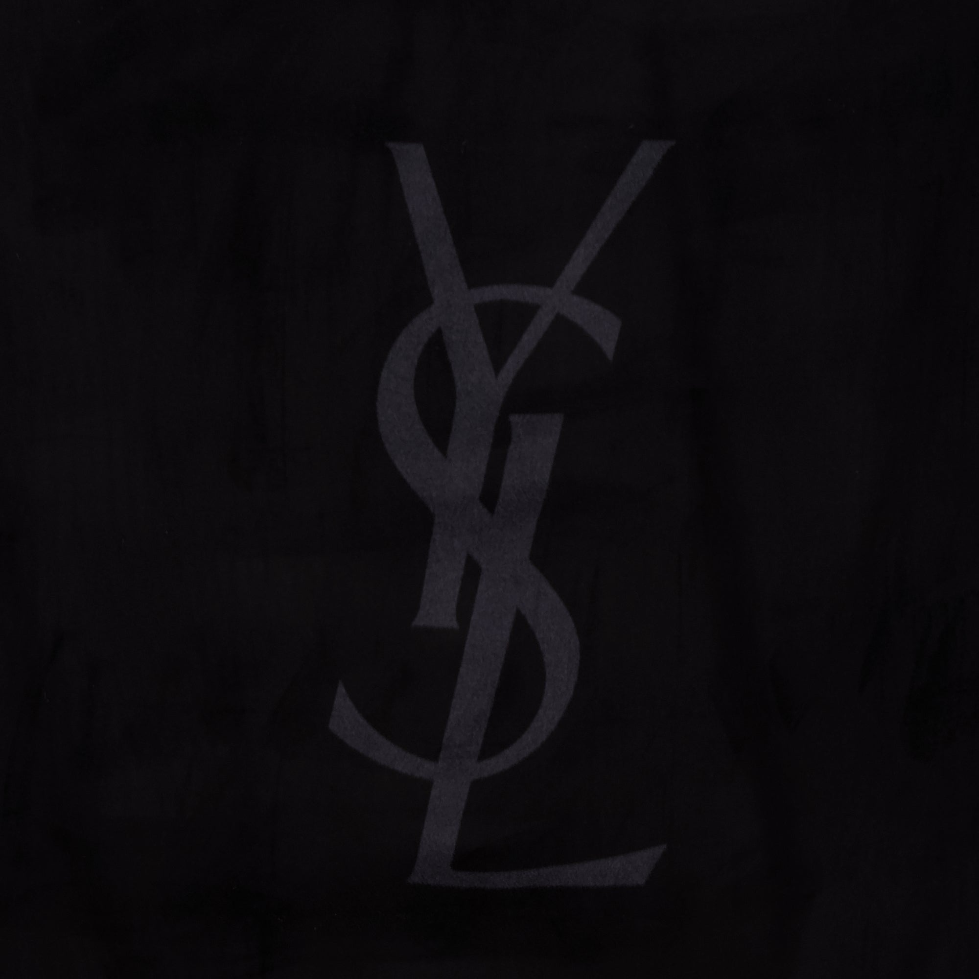 Bild des Cassandre-Plüsch von der Marke Saint Laurent für Herren - Herbst/Winter 2025 - Detailansicht 2