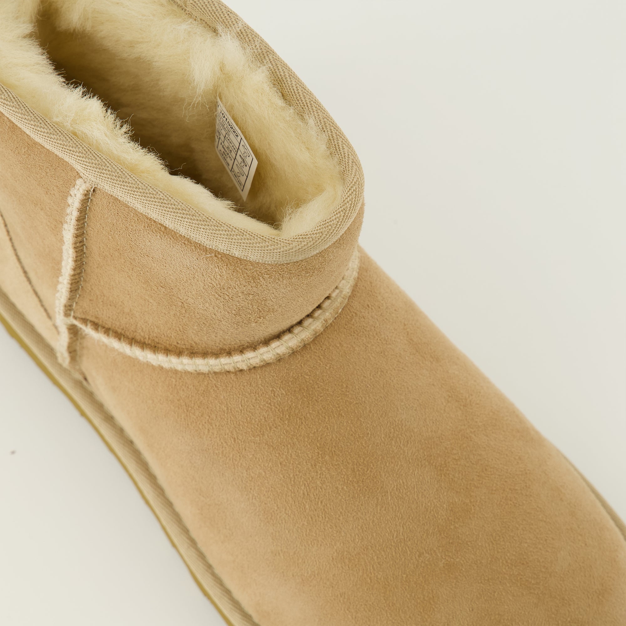 Image de l'article Bottines Classic Mini II beige de la marque Ugg pour Femme - Saison Printemps-Été 2026 - Vue détaillée de haut