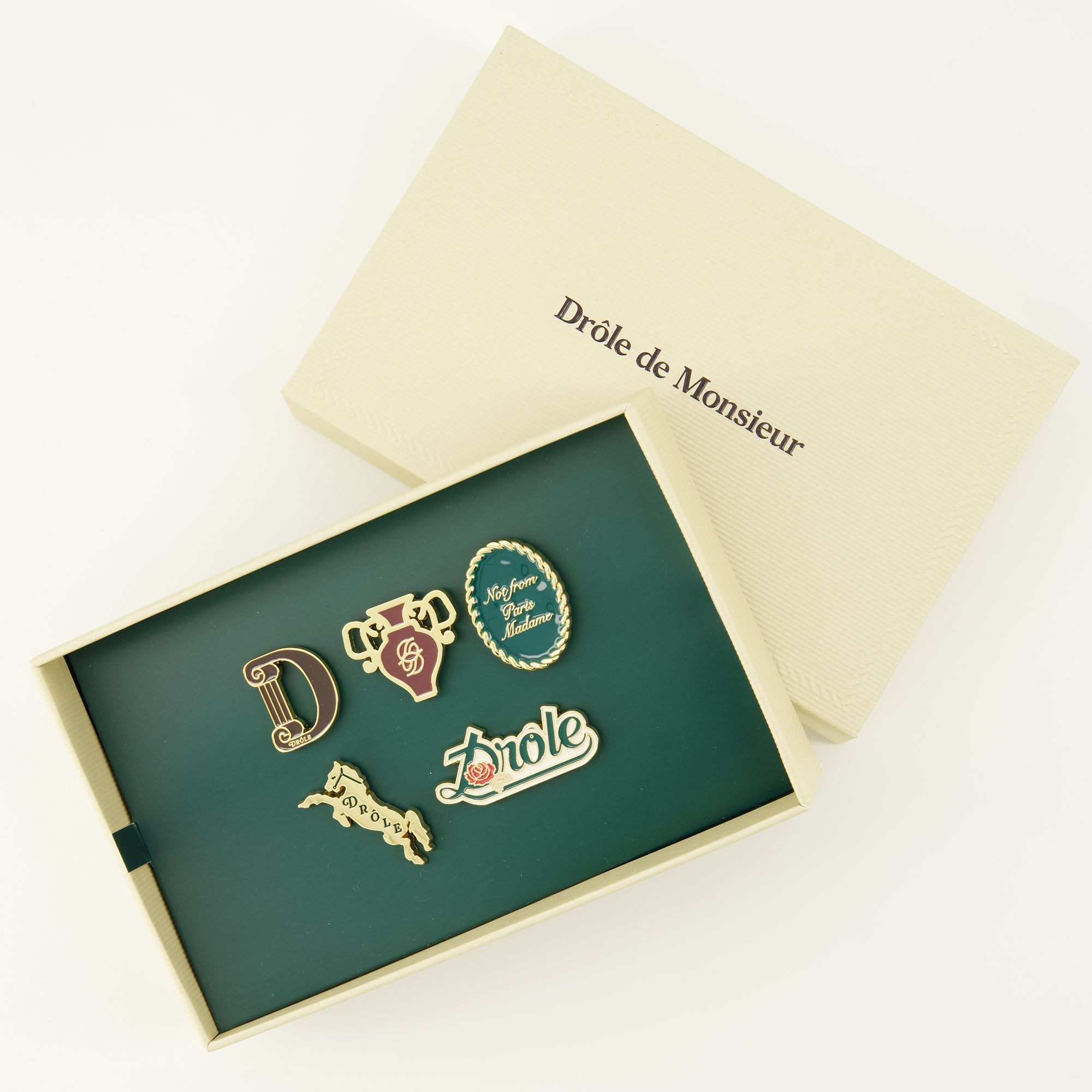 Image of the Pin's Racing Box from the brand Drole De Monsieur for Men - Autumn-Winter 2025 - Detailed View