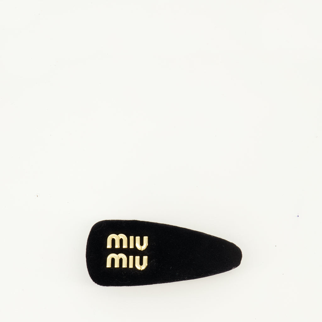 Imagen del Clip de Pelo de Terciopelo Negro de Miu Miu para Mujer - Temporada Primavera-Verano 2026 - Vista Frontal