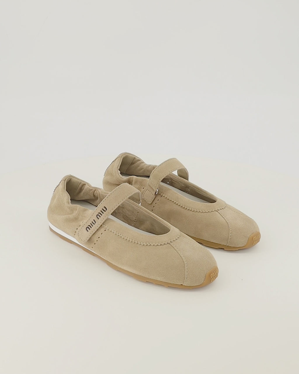 Chaussures plates Plume Ballet Flats em Camurça Bege Miu Miu Beige Femme