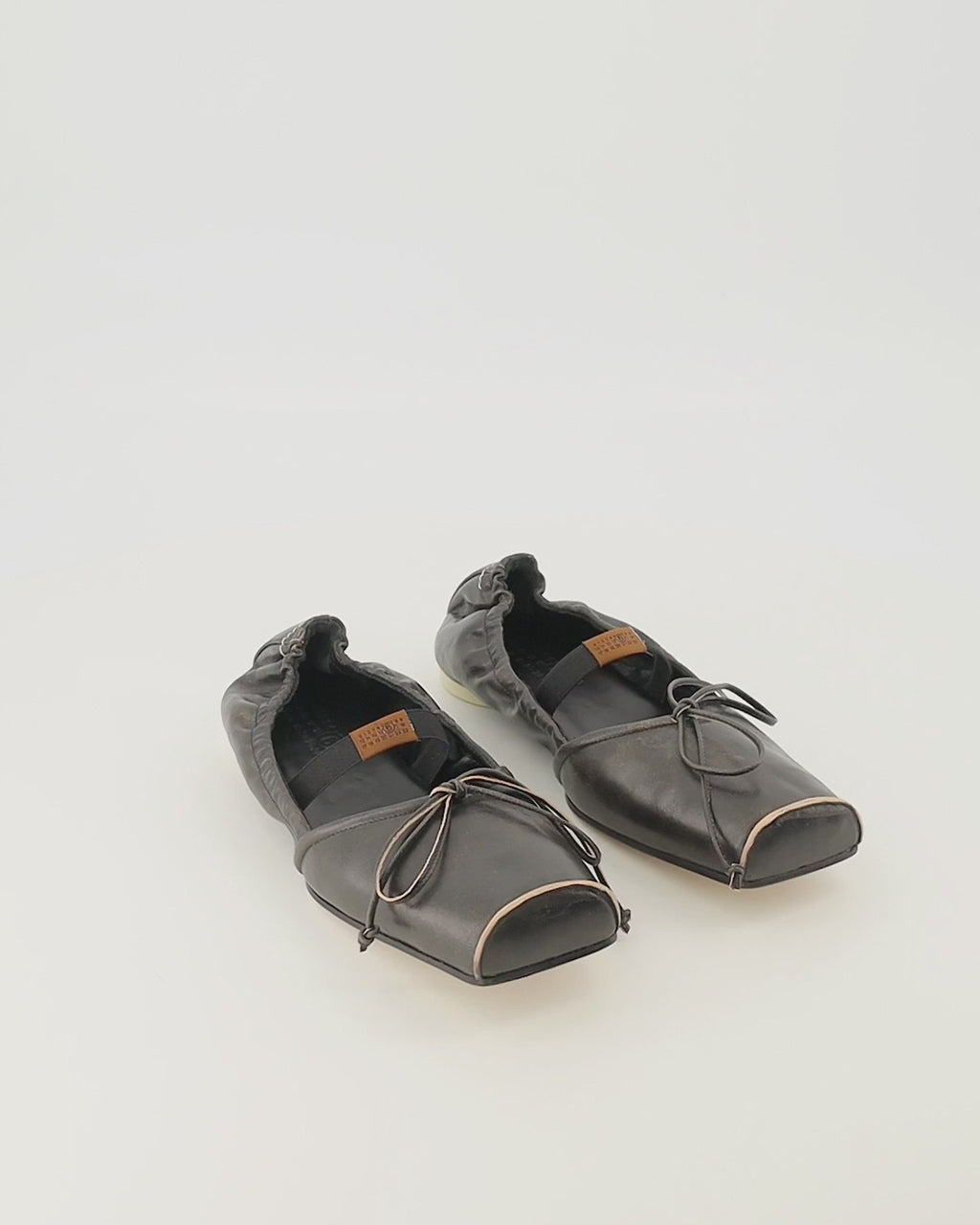 Chaussures plates Sapatilhas de Ballet em Couro Preto de Bico Quadrado Mm6 Noir Femme