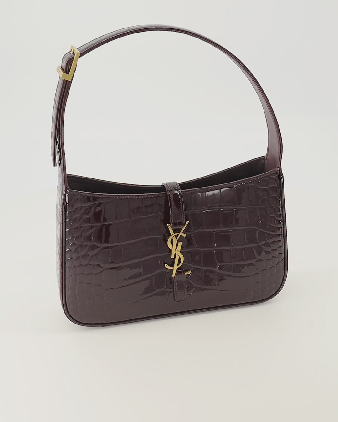 Sacs à main et épaule Le 5 à 7 Bag in Burgundy Embossed Crocodile Patent Leather Saint Laurent Bordeaux Femme