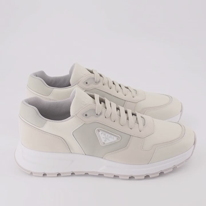 Baskets Baskets en nubuck et nylon Prada Beige Homme