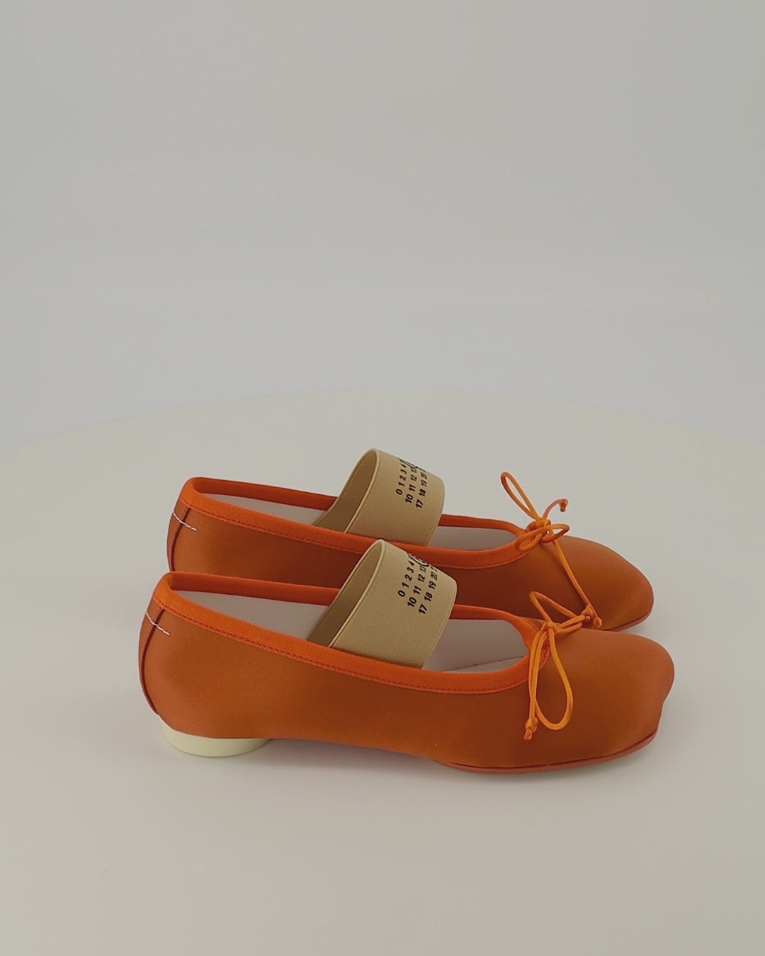 Chaussures plates Anatomic Numeric Satin Ballerinas in Orange Mm6 Orange Femme
