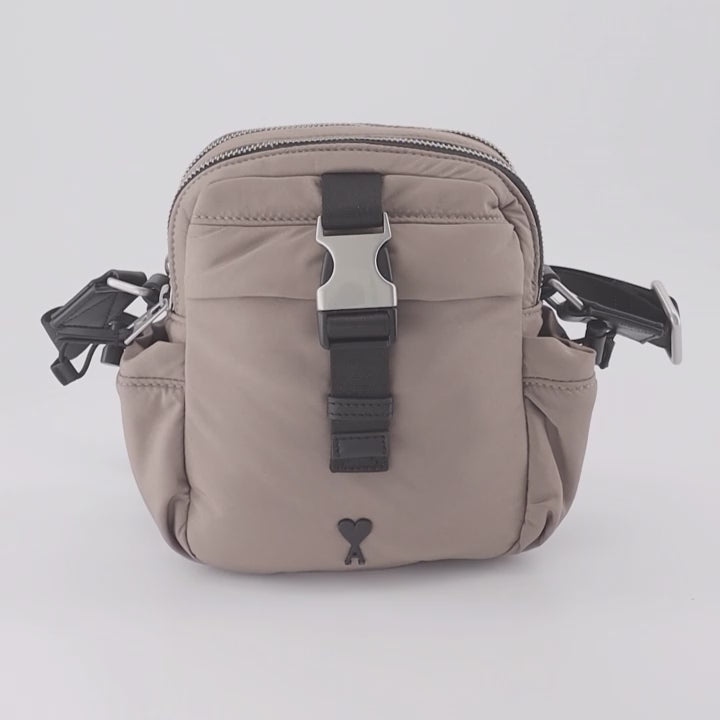 Bolsos bandolera Sac bandoulière en nylon Ami PARIS Marrón Homme