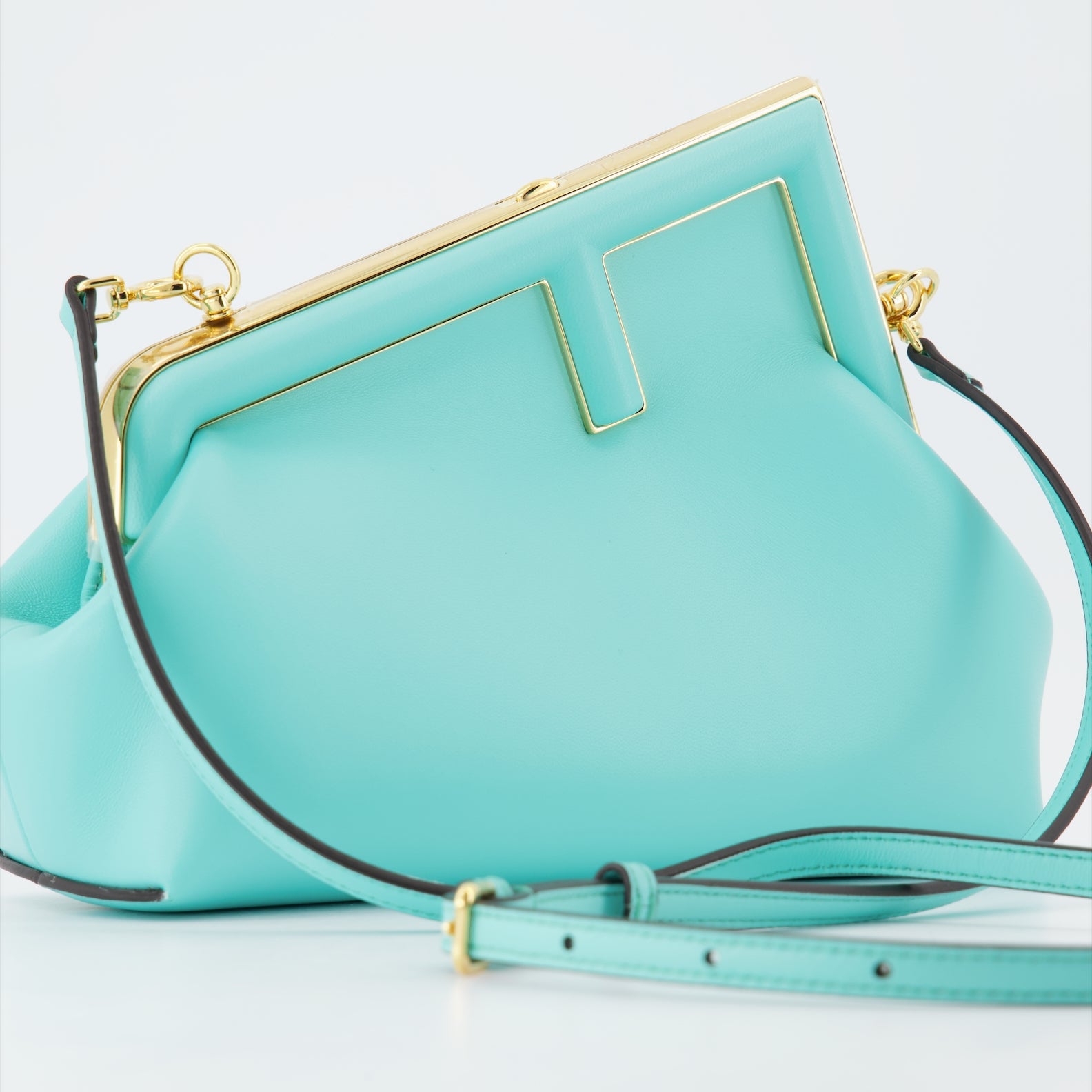 ハンドバッグ・ショルダーバッグ フェンディのファーストバッグ Fendi 青 女性