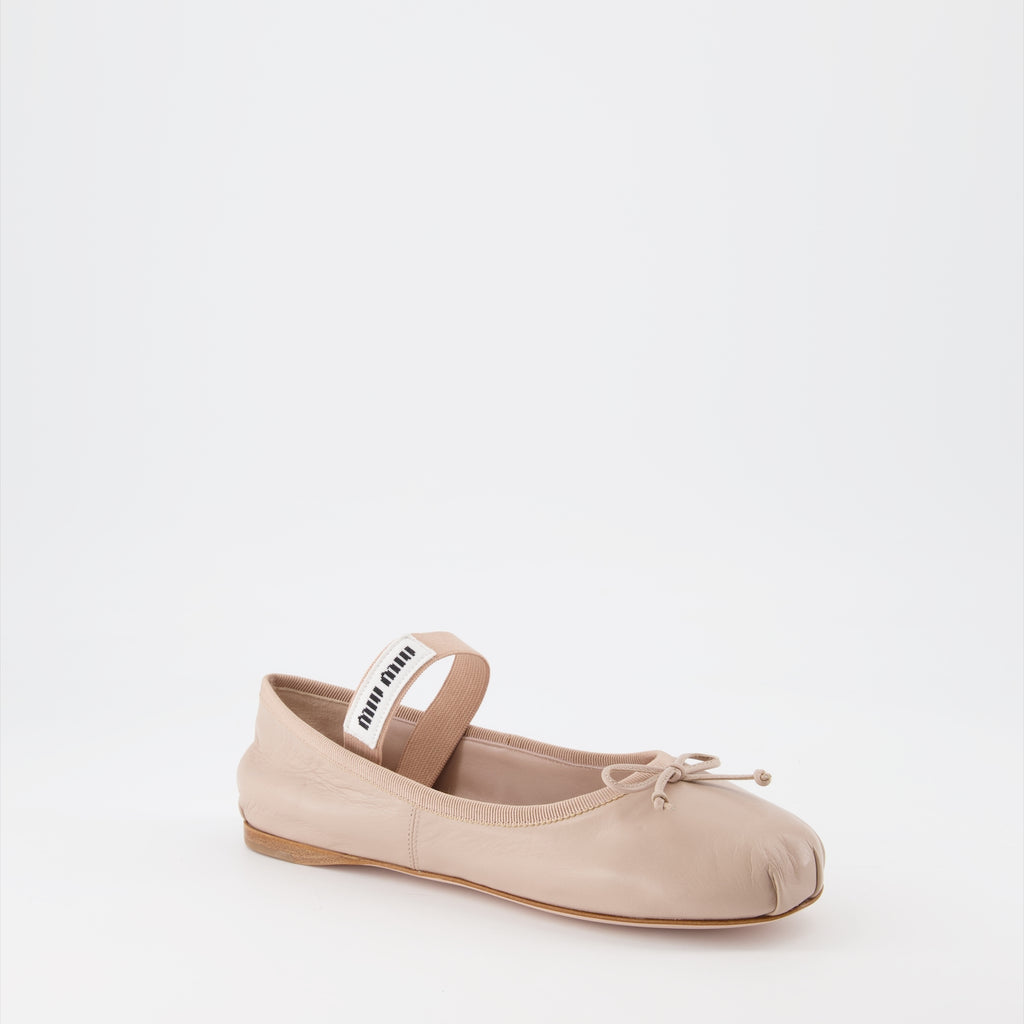 Chaussures plates Ballerines en cuir Miu Miu Beige Femme