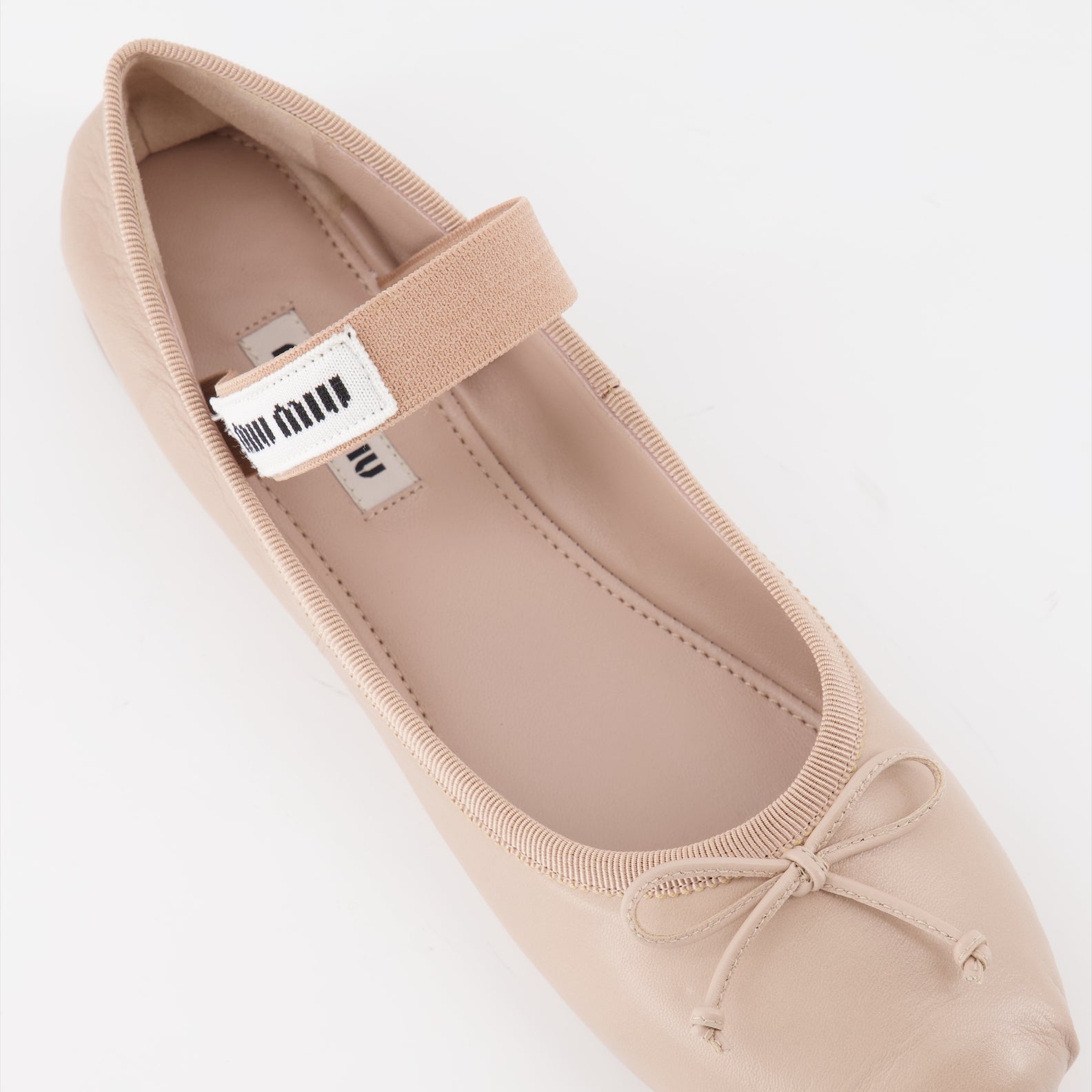 Chaussures plates Ballerines en cuir Miu Miu Beige Femme
