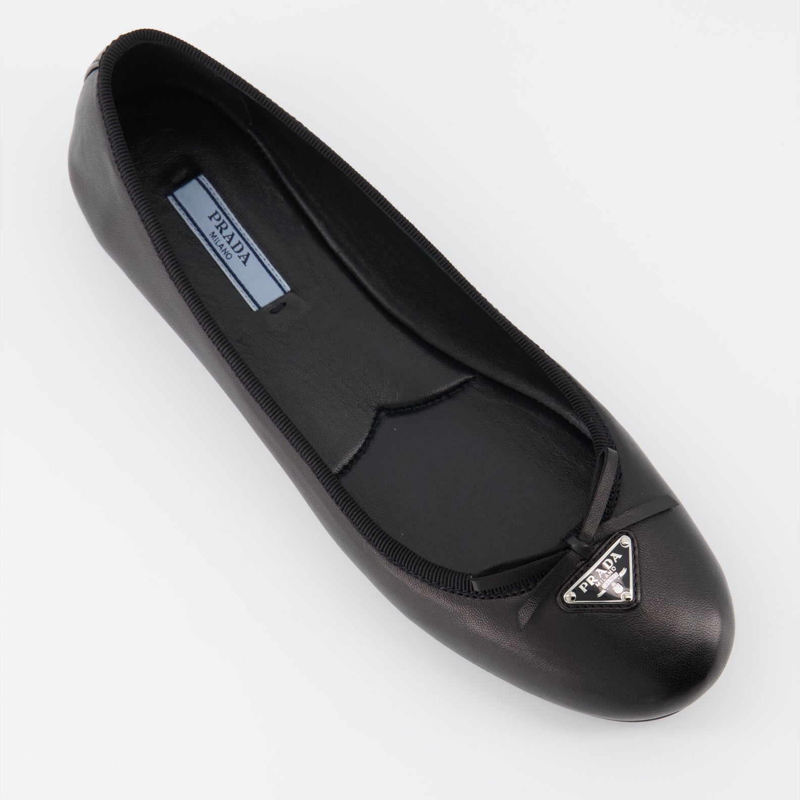 Chaussures plates Ballerines en nappa Prada Noir Femme