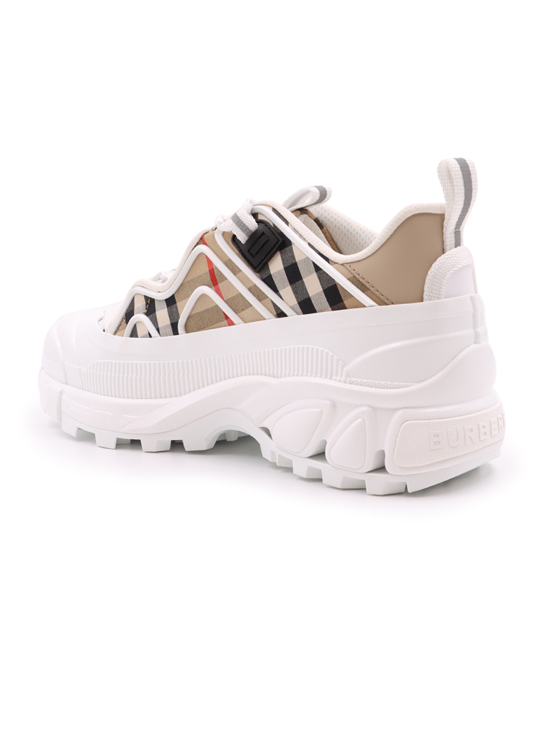 Sneaker Baskets à carreaux Burberry Beige Femme