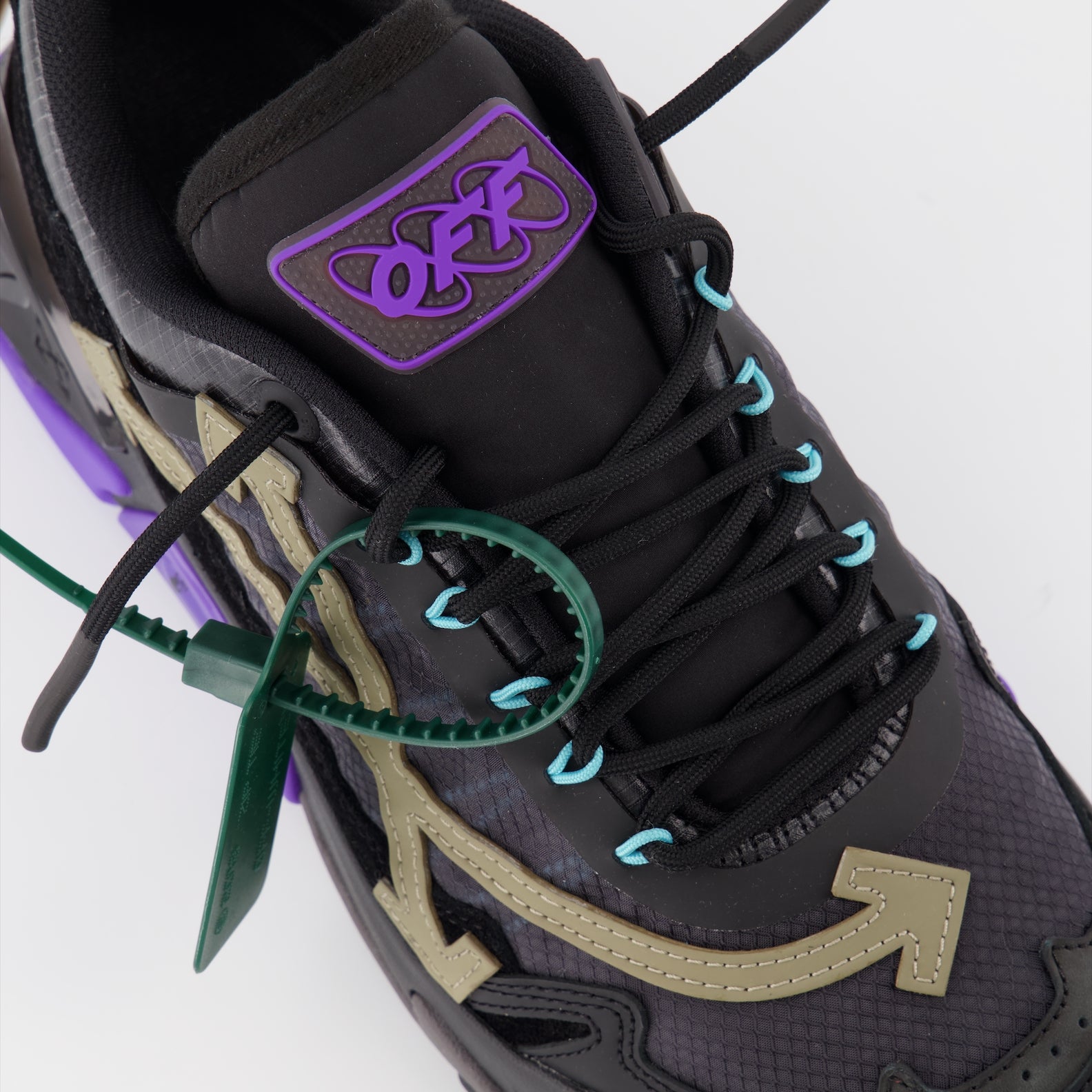 スニーカー オッシー 2000 スニーカー ブラック Off-White 黒 男