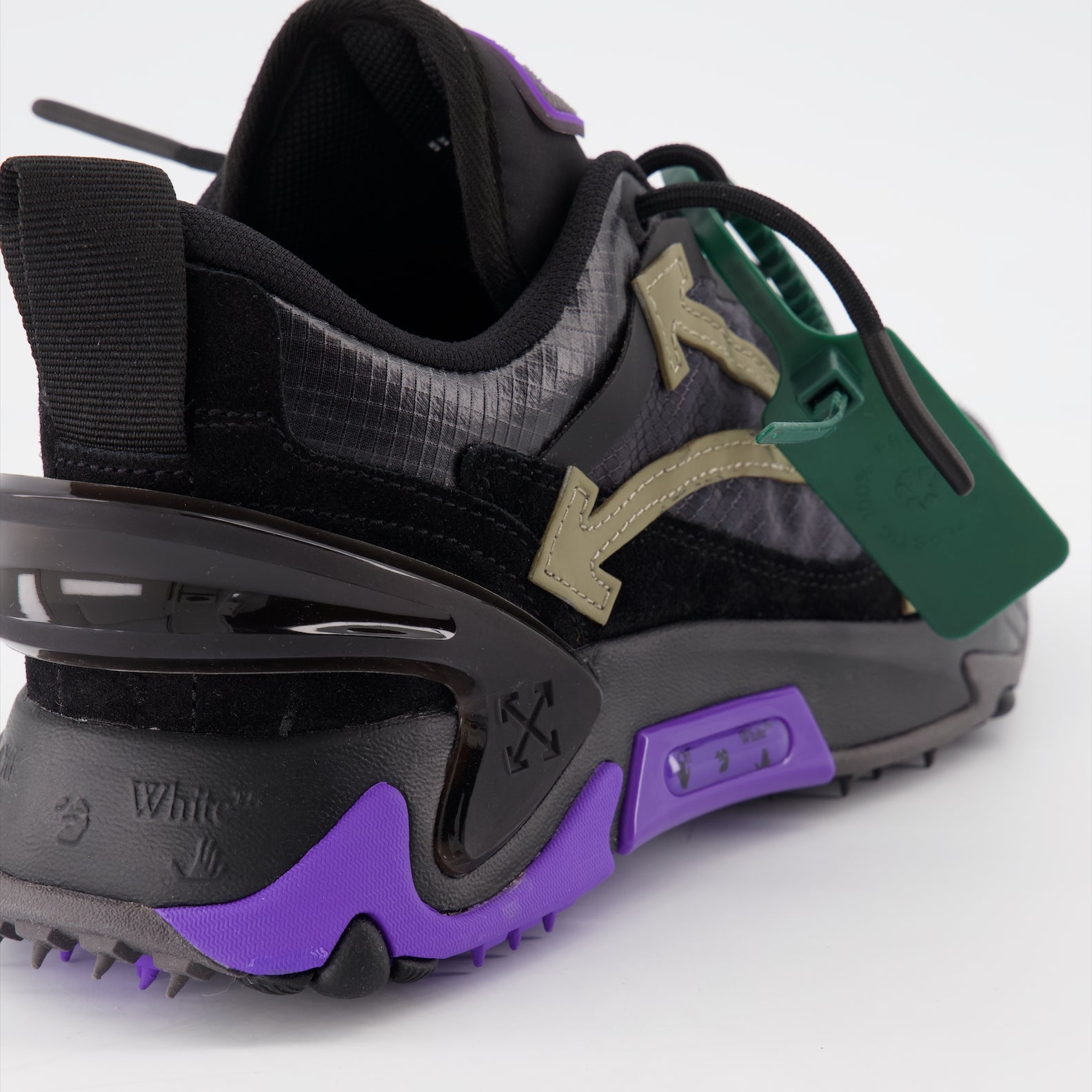 スニーカー オッシー 2000 スニーカー ブラック Off-White 黒 男