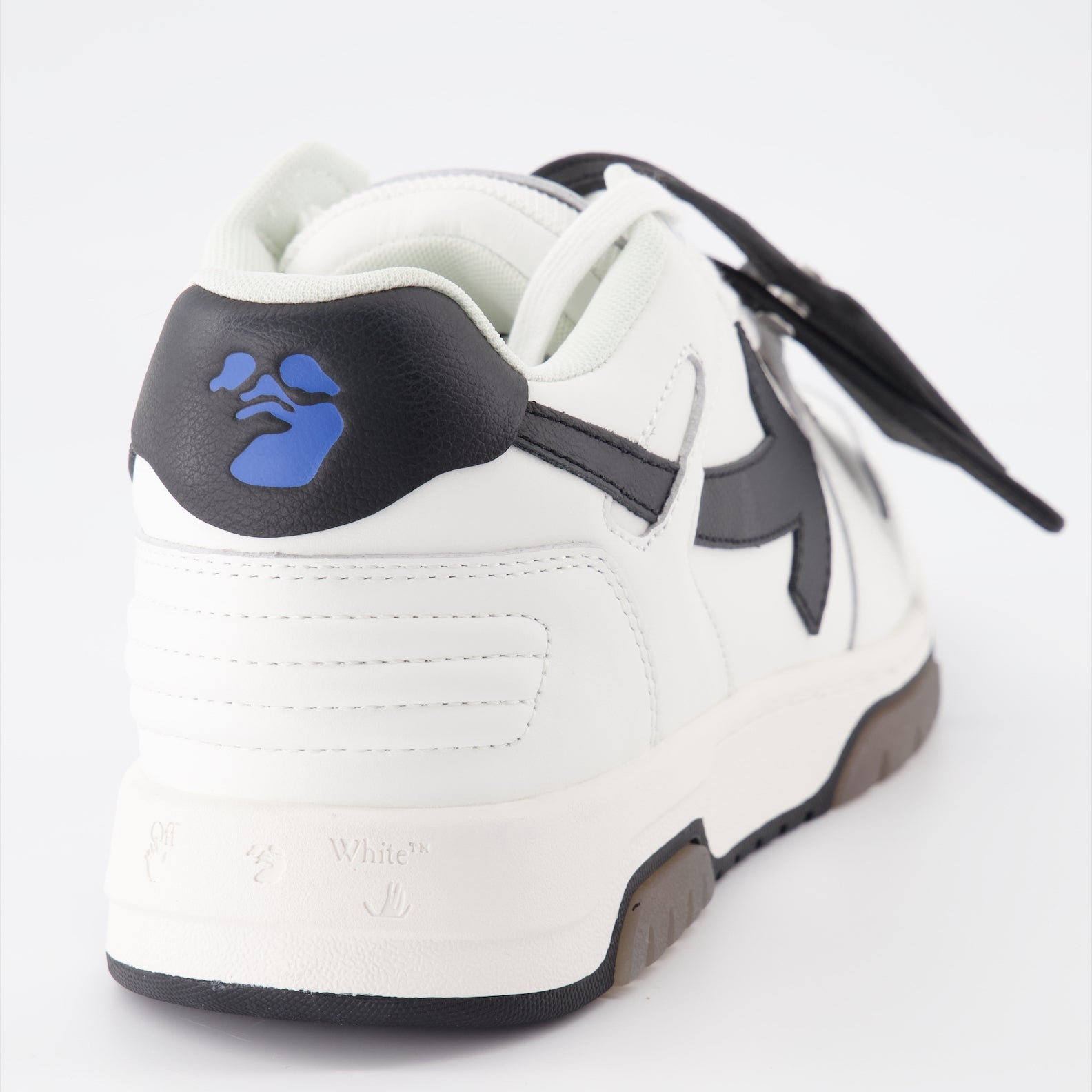 スニーカー 外出中のスニーカー Off-White 黒 男