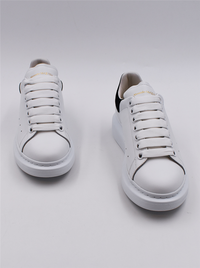 スニーカー オーバーサイズスニーカー Alexander McQueen 黒 女性