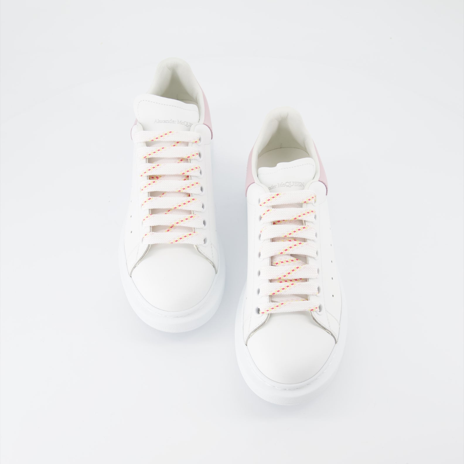 スニーカー オーバーサイズスニーカー Alexander McQueen 白 女性