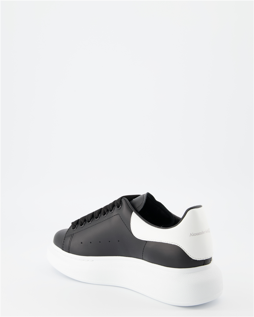 スニーカー オーバーサイズスニーカー Alexander McQueen 黒 女性