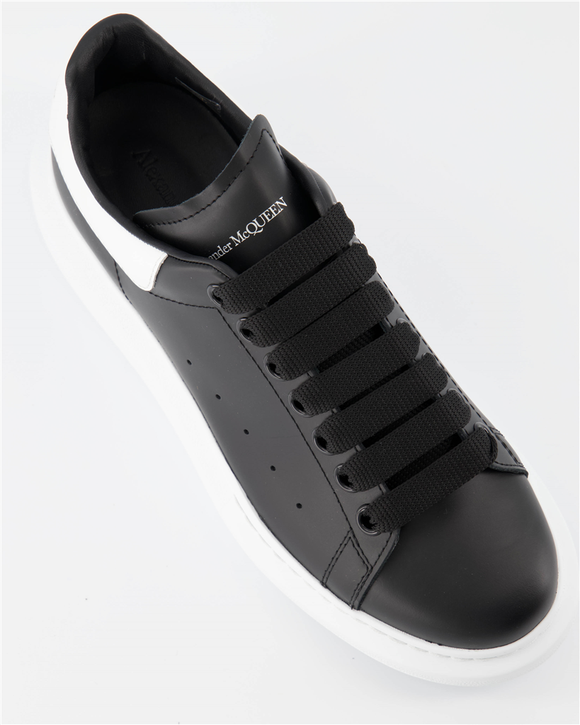スニーカー オーバーサイズスニーカー Alexander McQueen 黒 女性
