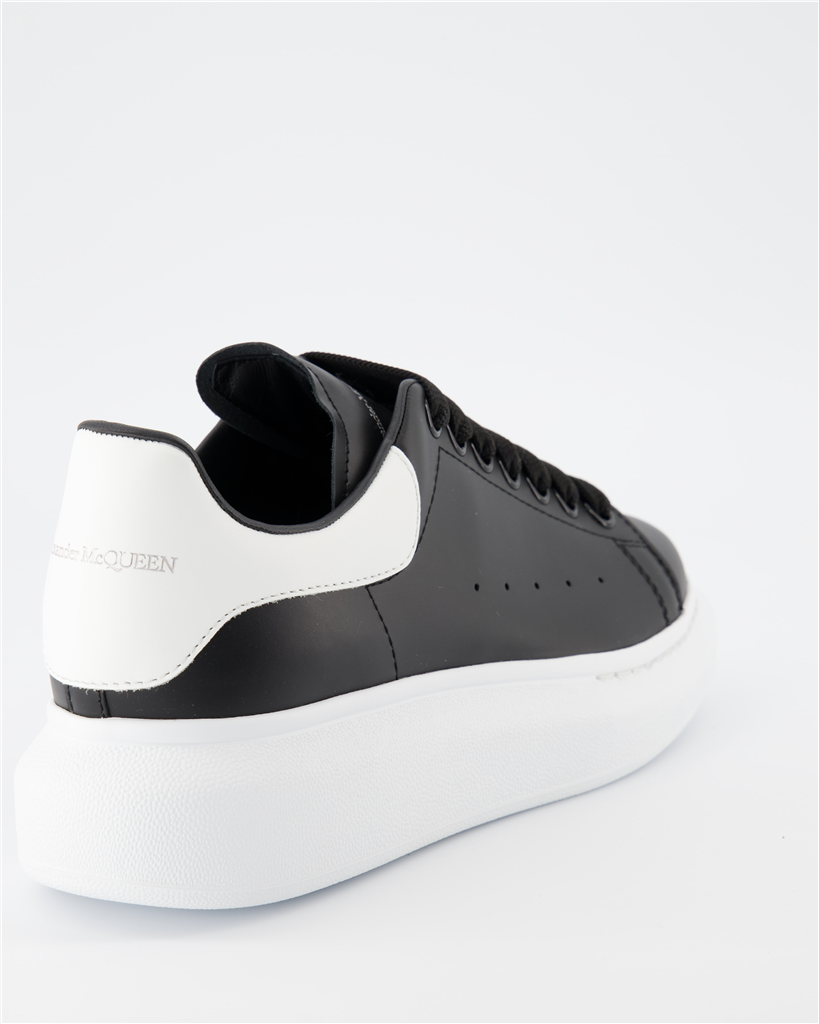 スニーカー オーバーサイズスニーカー Alexander McQueen 黒 女性